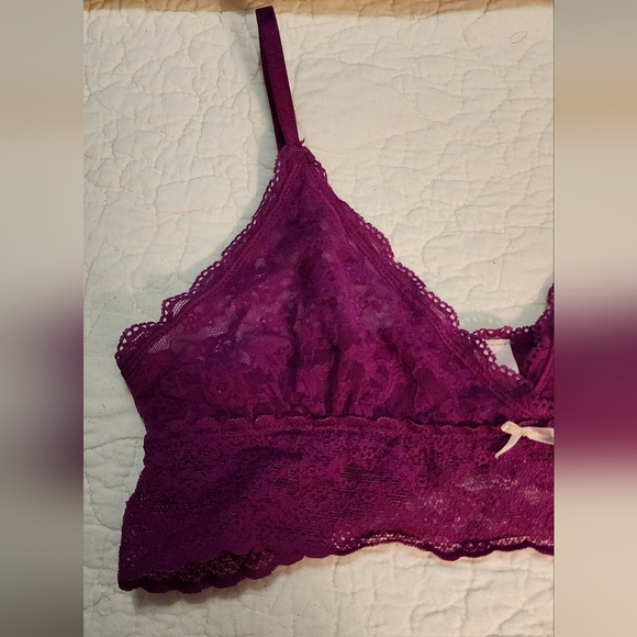 Victoria's Secret Lace Bra, Unlined Cup, Elastic Lace Edge, Size SP - Picture 2 of 11